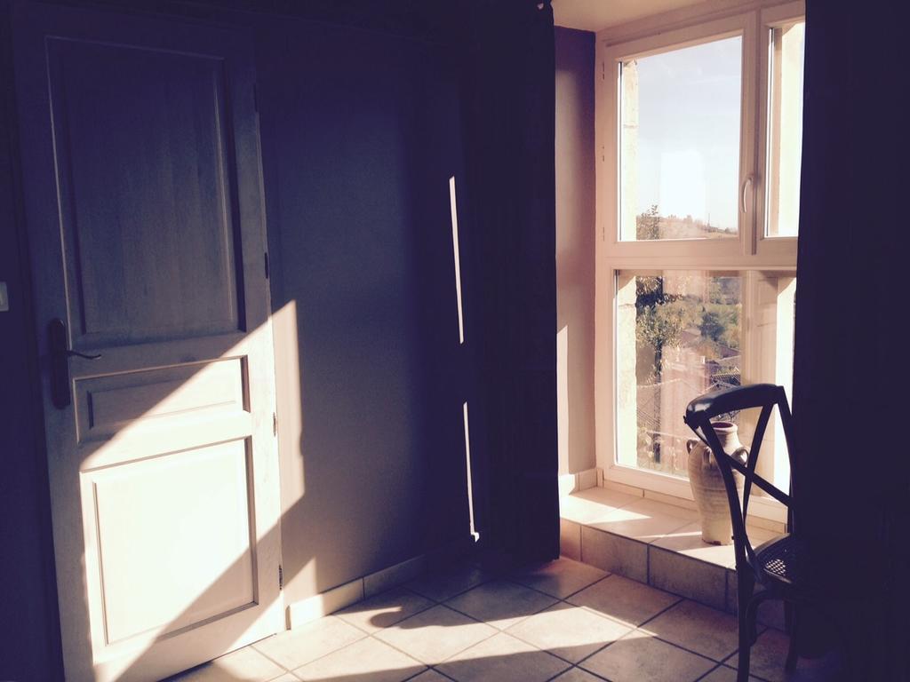 Bed and Breakfast Le Vieux Chateau Leynes Zimmer foto