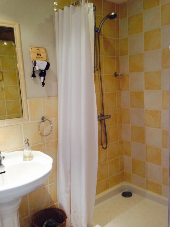 Bed and Breakfast Le Vieux Chateau Leynes Exterior foto